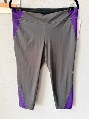 NWT Second Skin Gray Purple Compression Capri Leggings XL
